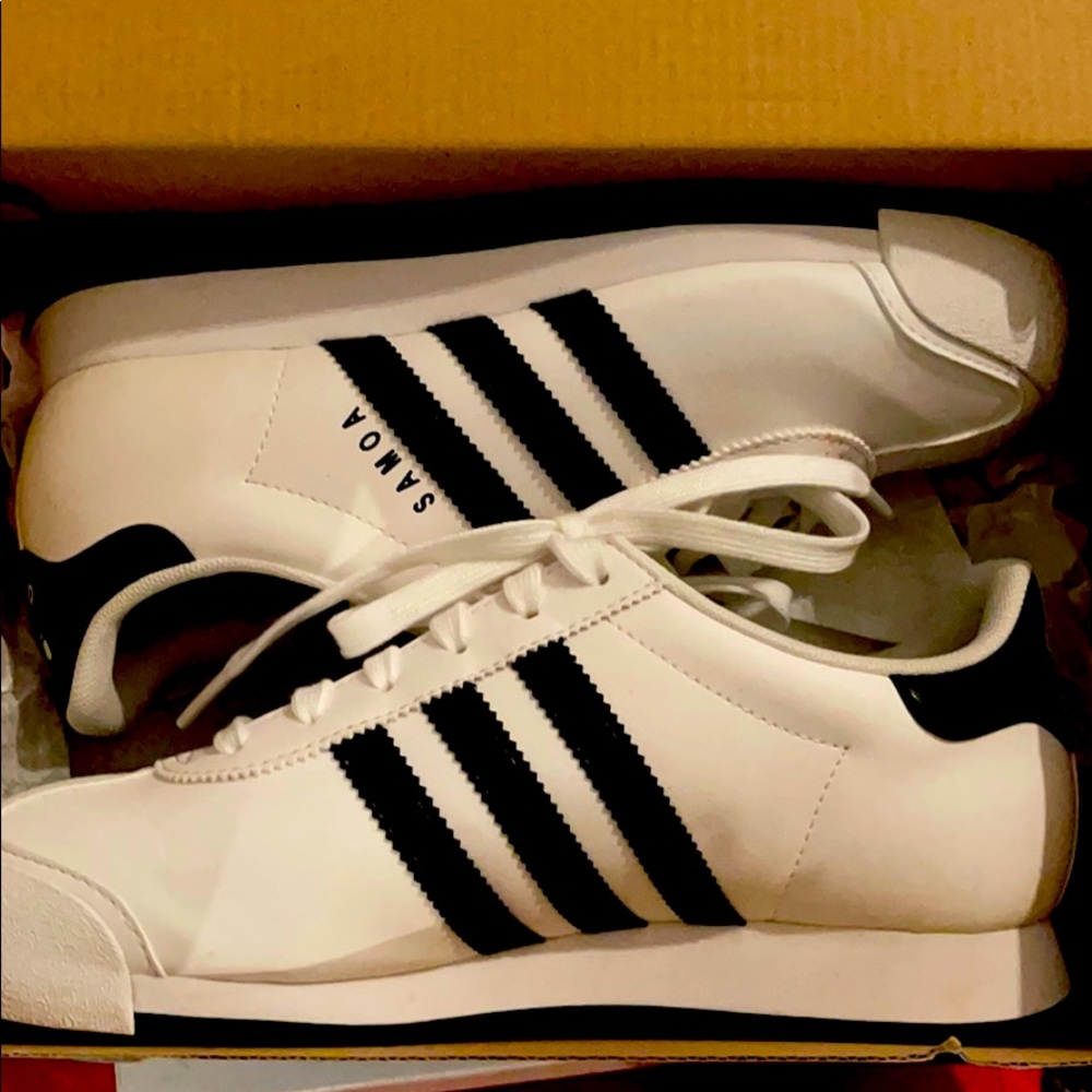 NWT Adidas Samoa’s sneakers 👟